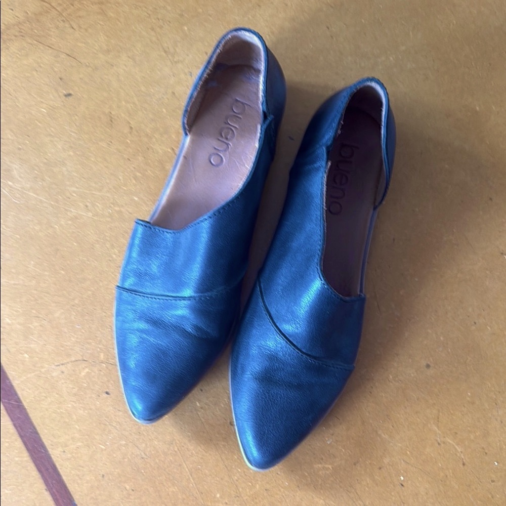 Black leather Pointed Toe Slip-On Flats